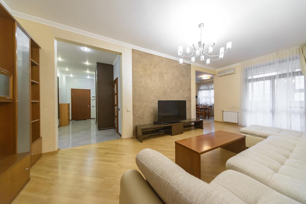 Partner Guest House Shota Rustaveli Киев Экстерьер фото